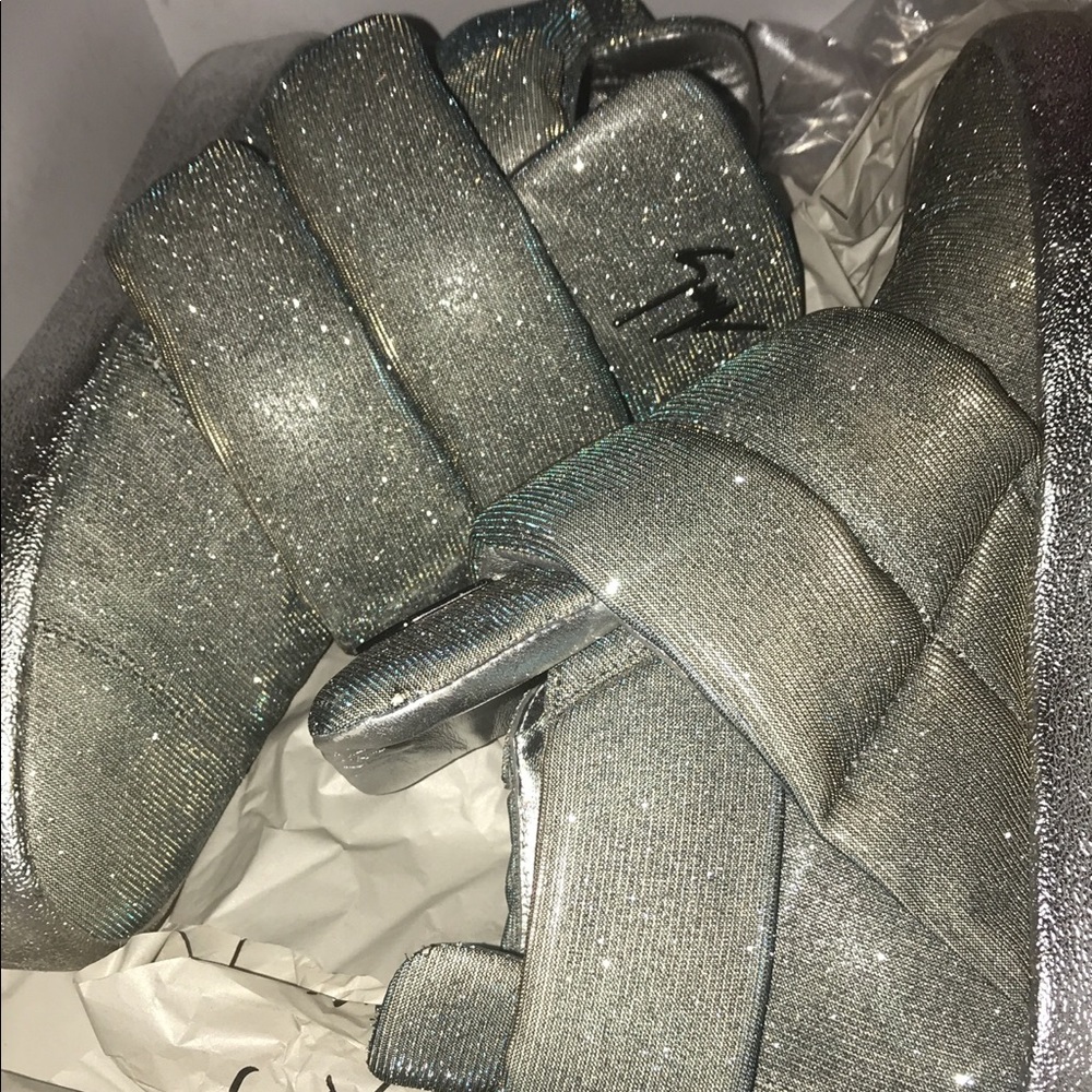 Giuseppe Zanotti Size 40 shining retail at 1000 - Picture 1 of 5